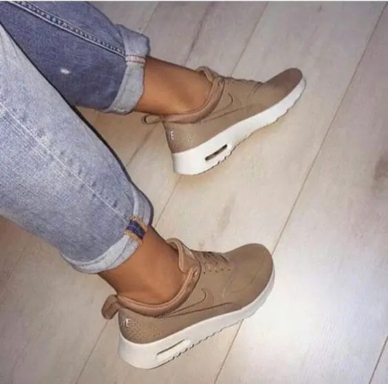 If a more laid-back outfit is the perfect choice for today, dive into these ideas of ladies sneakers shoes @ snazzylair.com