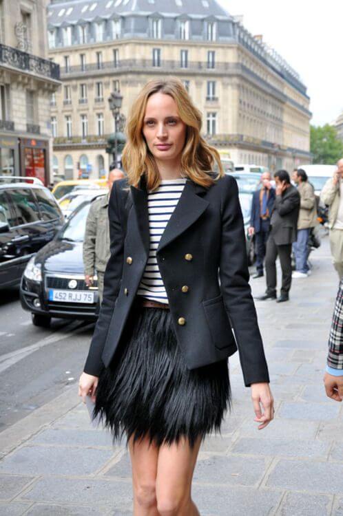 Classy black and white skirt outfit featuring an elegant fitted mini skirt, perfect for office core aesthetics and spring fashion.