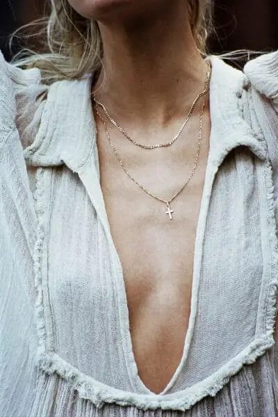 These necklace ideas at snazzylair.com might very well include that piece of jewelry you have been looking for to polish your outfits all year round.