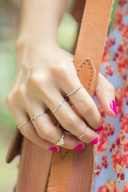 You will look your best with this new trend as this is not too mainstream yet, so be the innovator, be the first to rock knuckle/midi rings on your group, be the trendsetter among your friends! Get inspired at snazzylair.com