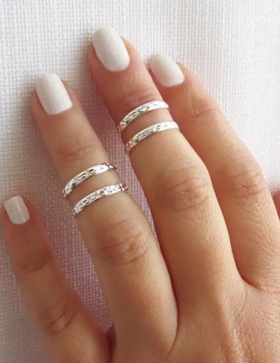 You will look your best with this new trend as this is not too mainstream yet, so be the innovator, be the first to rock knuckle/midi rings on your group, be the trendsetter among your friends! Get inspired at snazzylair.com