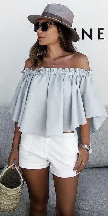 Either if you are working, or on vacation, you can look your best with these summer fashion looks we gathered at snazzylair.com