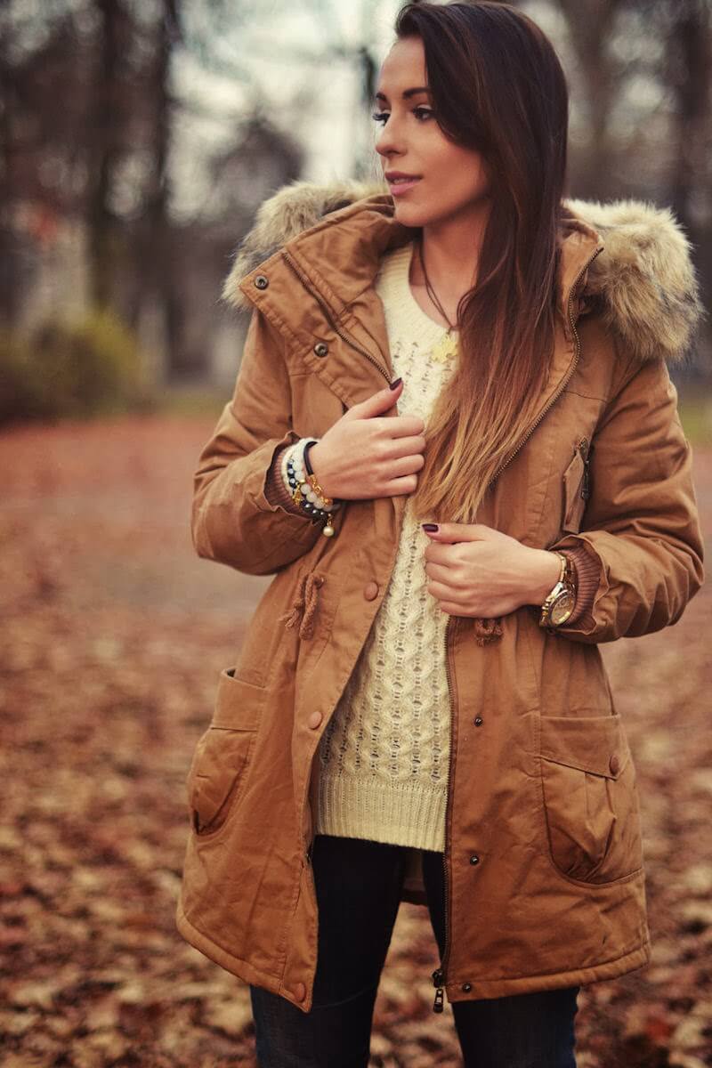 Warm insulated parka jacket with faux fur-lined hood, ideal for cold weather. Features durable, water-resistant material and multiple pockets.