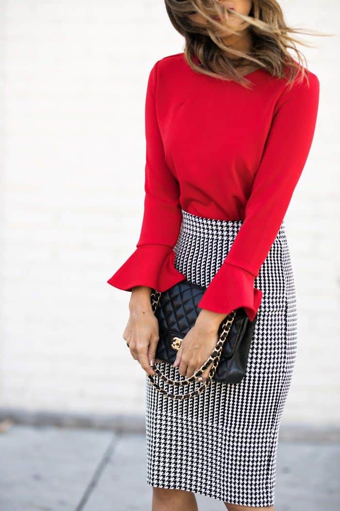 Go ahead and take a look at the stylish ways to wear red we have found, we hope you find what you need.