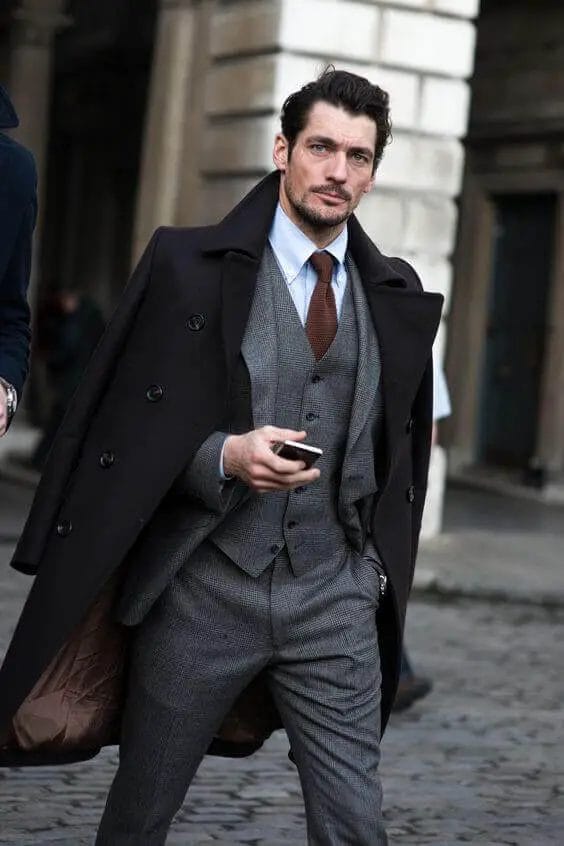 We have found some interesting examples of outfits for different seasons with the connection of all having great mens ties to show you how to wear them perfectly to complement your chosen attire.