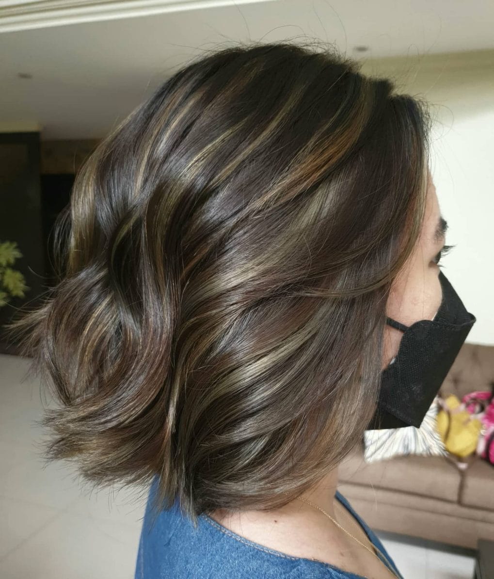 Shoulder-grazing bob, soft layers, caramel-honey balayage.