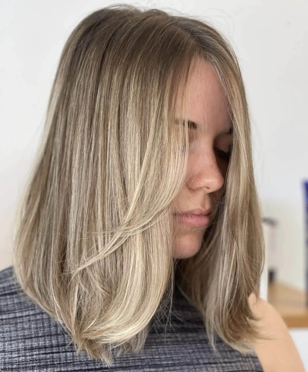 Ash and platinum blonde blend in a sleek shoulder-length cut.