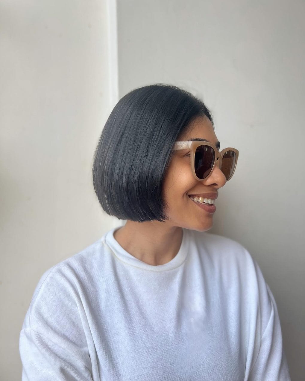 Jaw-skimming ash-toned '90s straight bob with a precision cut