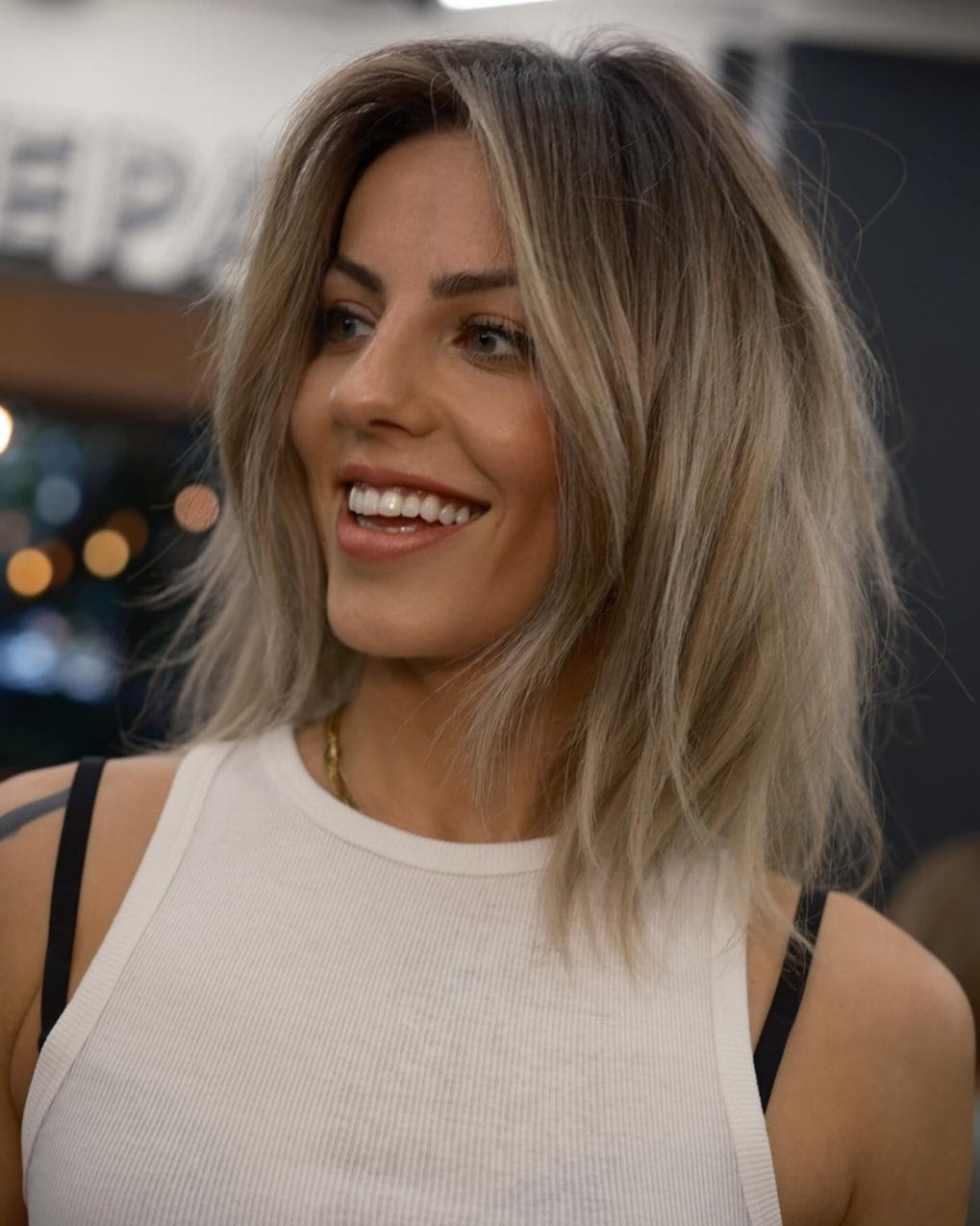 Beachy waves in a chic lob with balayage highlights