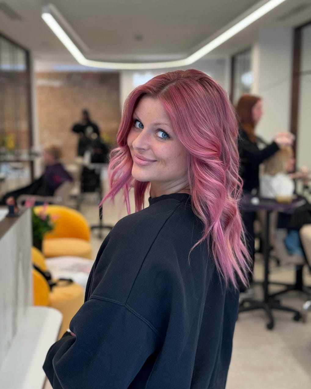 Berry smoothie-inspired wavy medium cut with soft layers