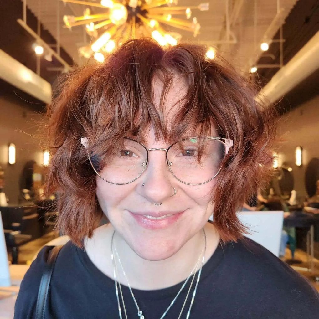 Youthful shaggy bob with bouncy curls and forehead-framing bangs