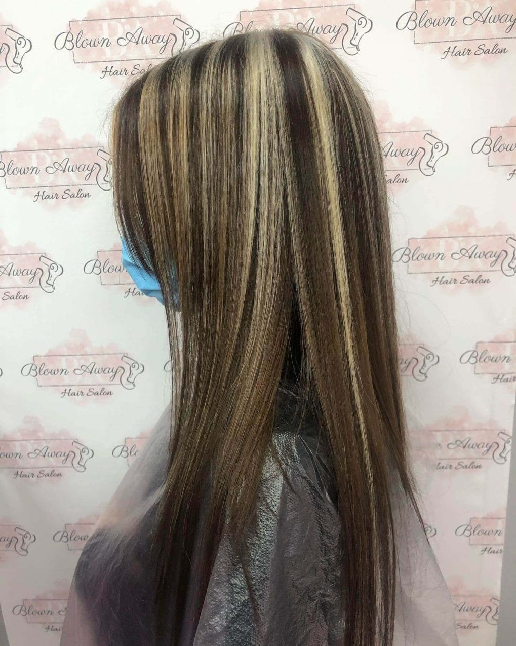 Caramel and blonde chunky highlights in brunette long layers, ribbon-like effect.