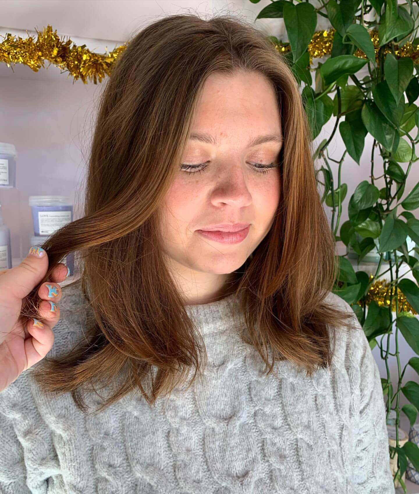 Chestnut brown layers with face-framing 90s look