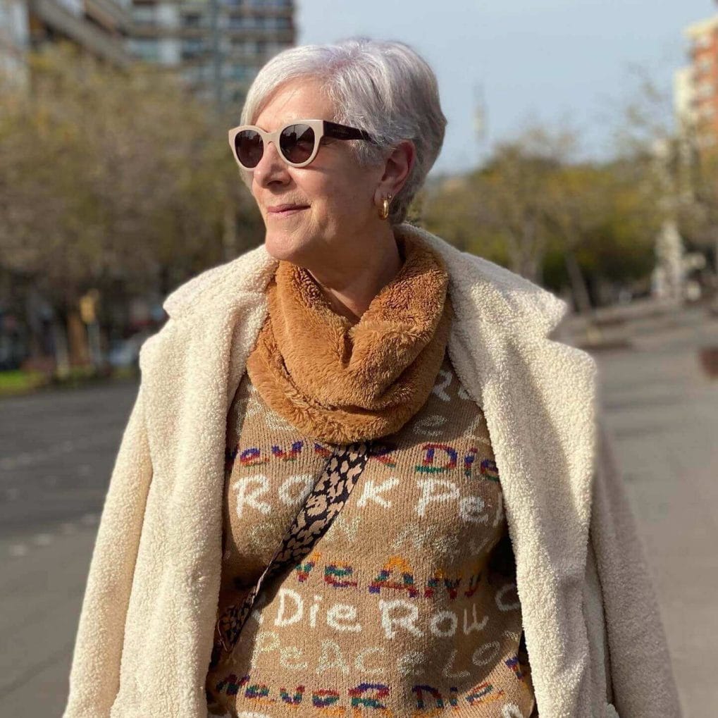 Short polished cut in striking soft silver