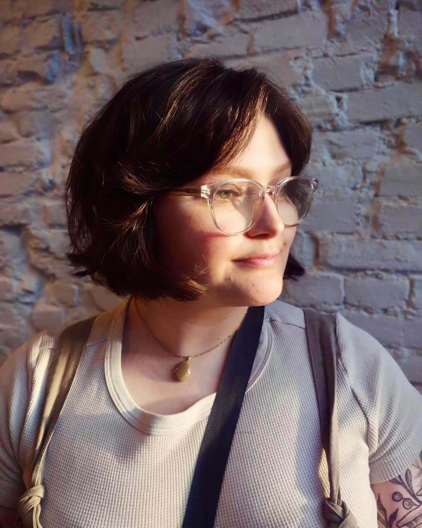 Chic wavy chin-length bob with curtain bangs