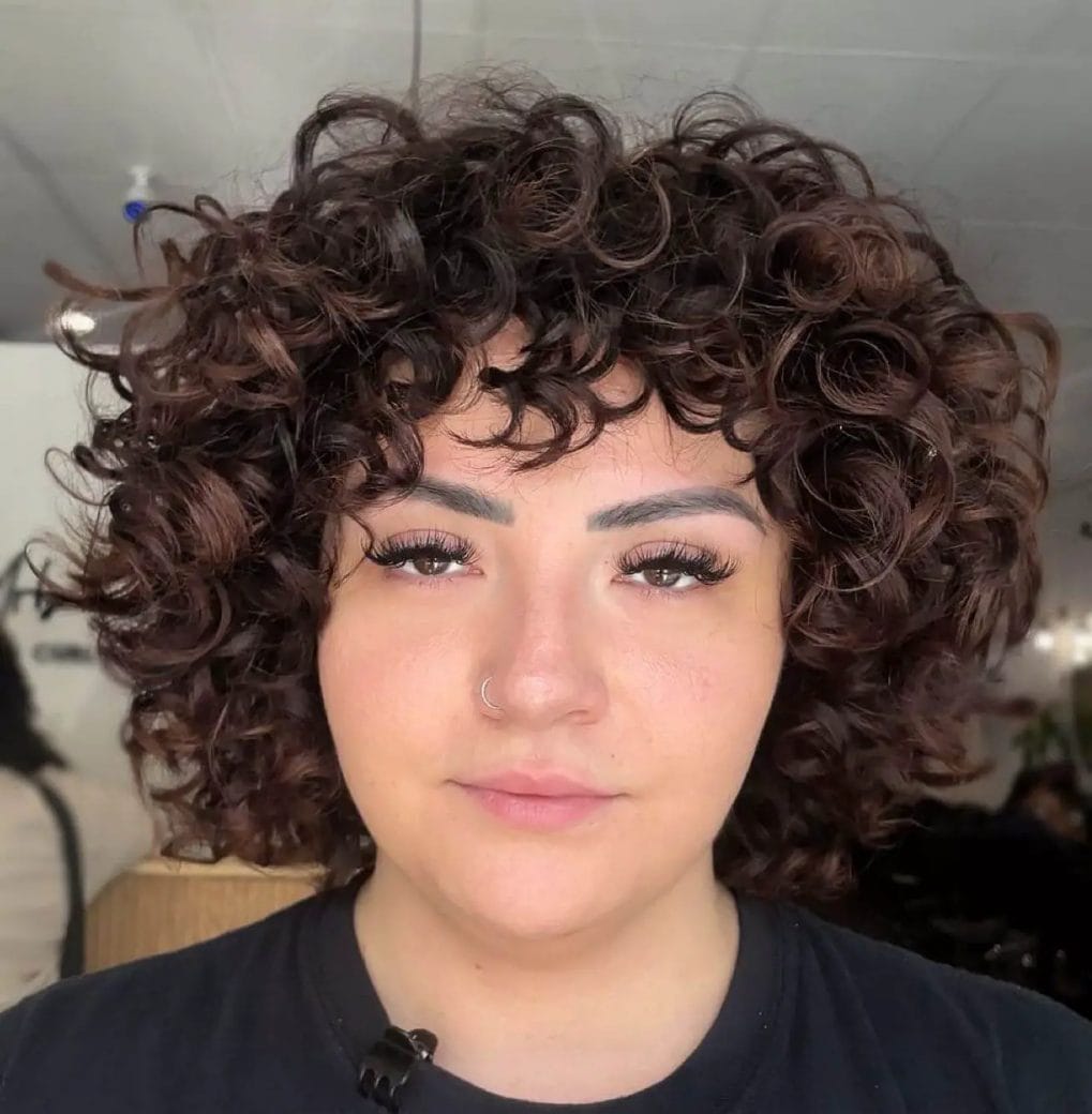 Chocolate-colored short hair with tight, cascading ringlets.