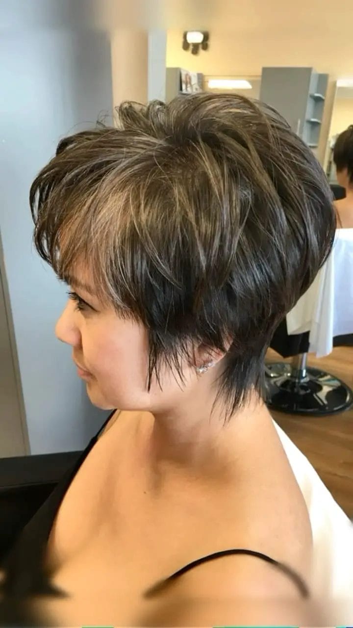 Choppy layers and chunky highlights in textured wedge