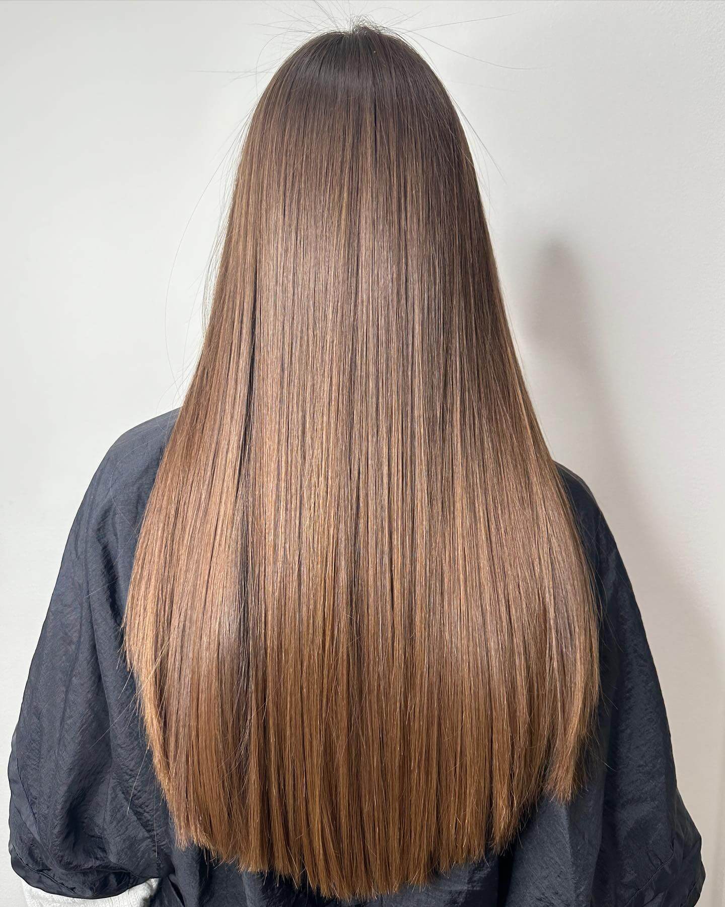 Seamless deep brunette to chestnut U-shaped hair with a gentle flow.