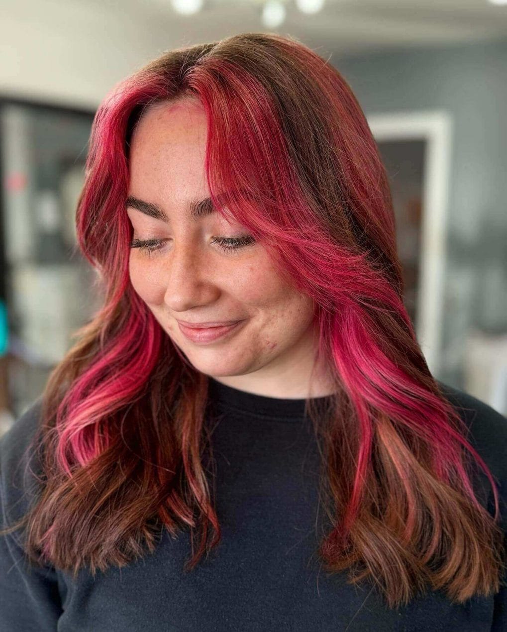 Dynamic pink ombre waves from deep to light with movement