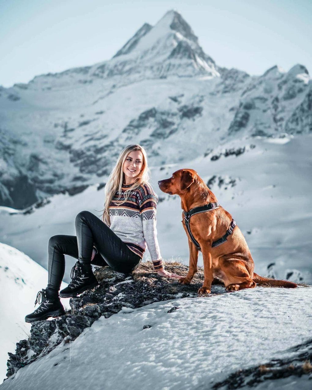 Blonde hiker with flowing waves enjoying the sunny views