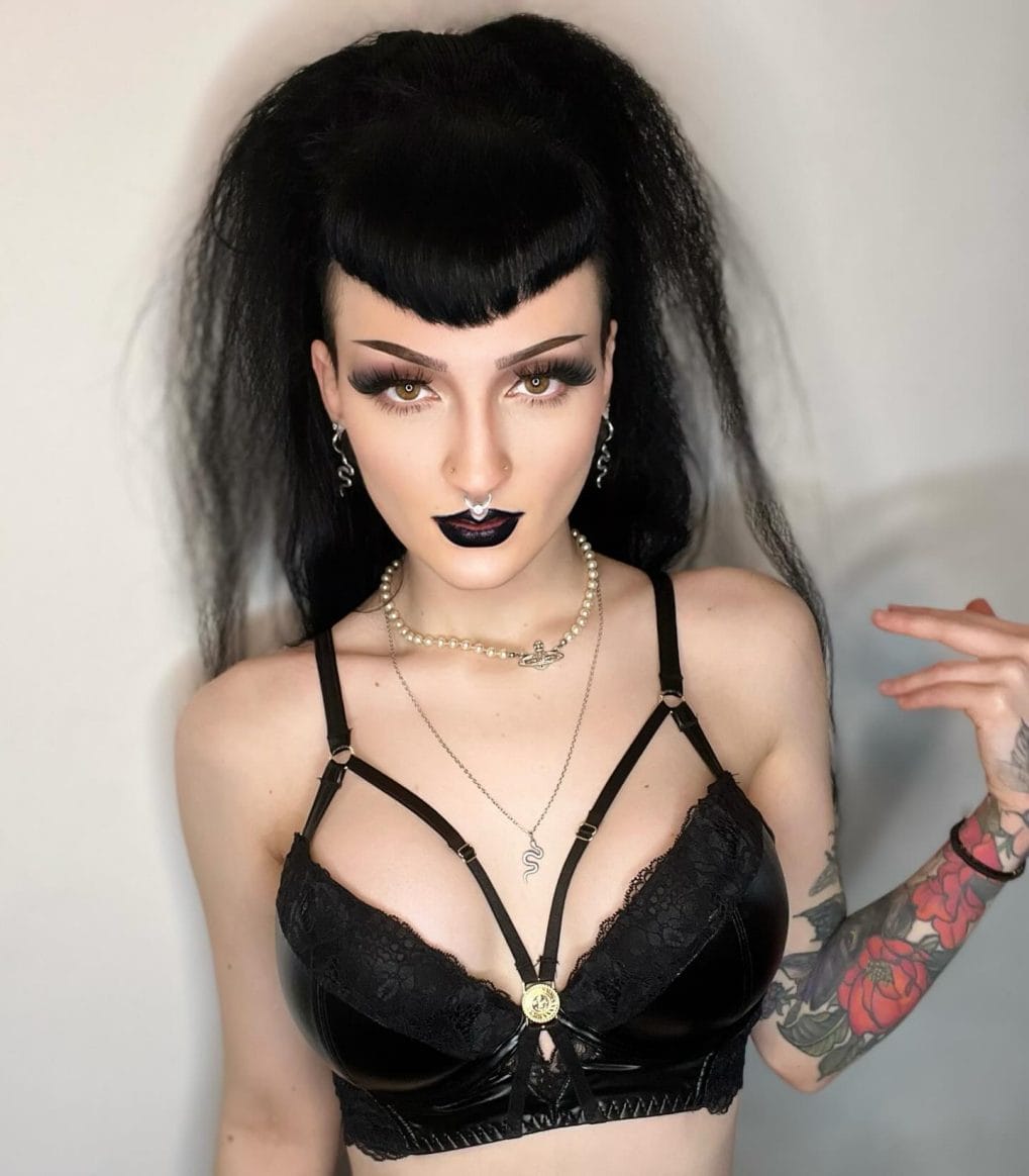 Goth-chic high ponytail with smooth rolled fringe