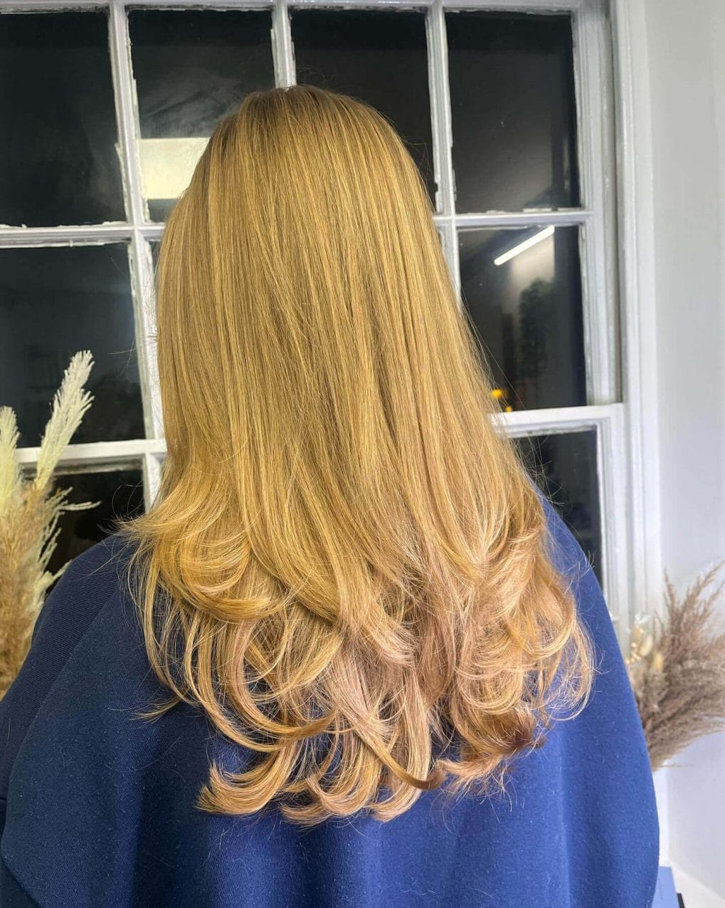 Honey-blonde layers with gentle curls 90s vibe