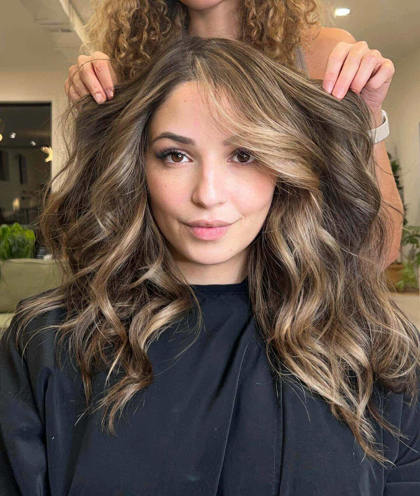 Warm, honeyed balayage in full-bodied waves