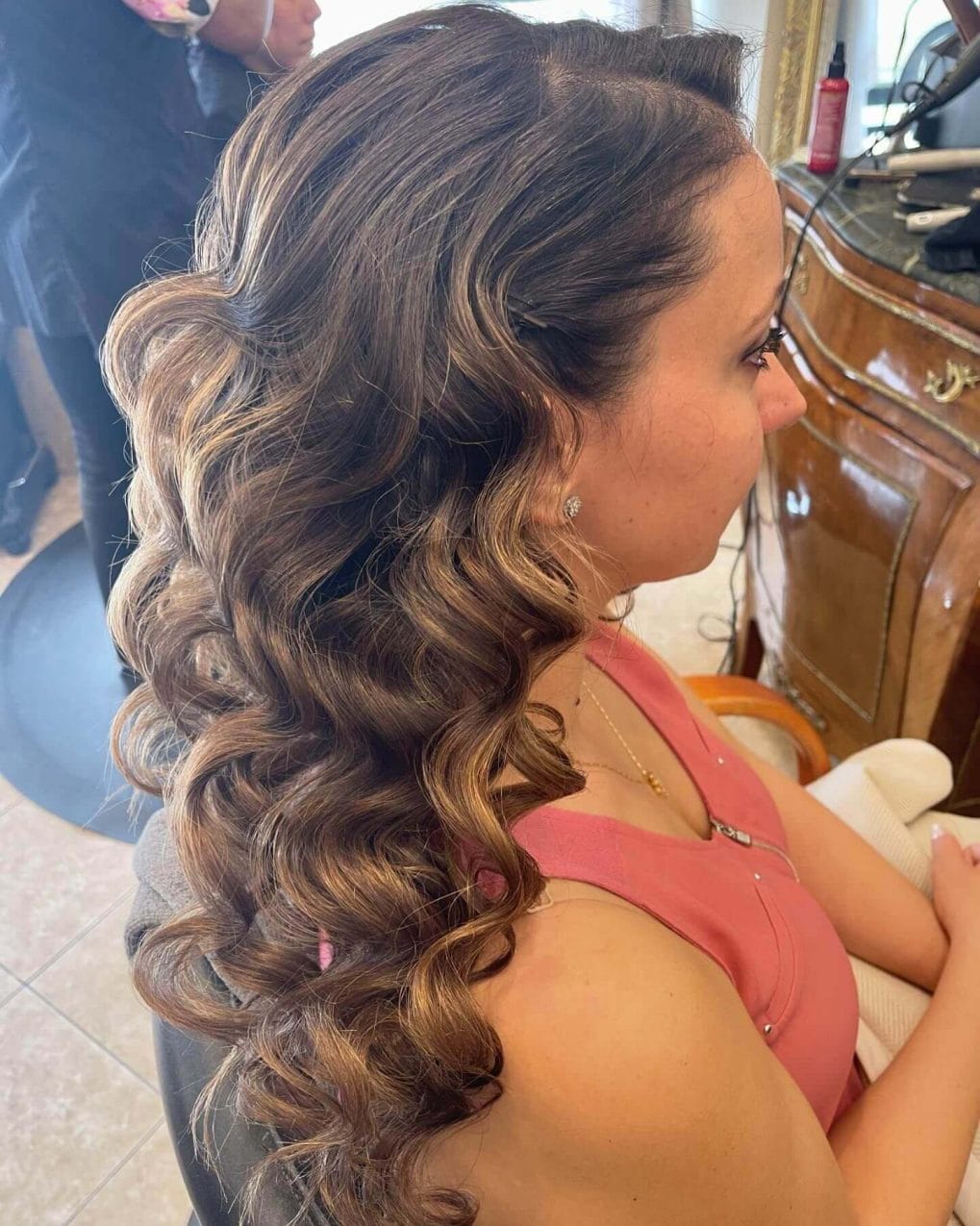 Long brunette hair with voluminous curls and side part