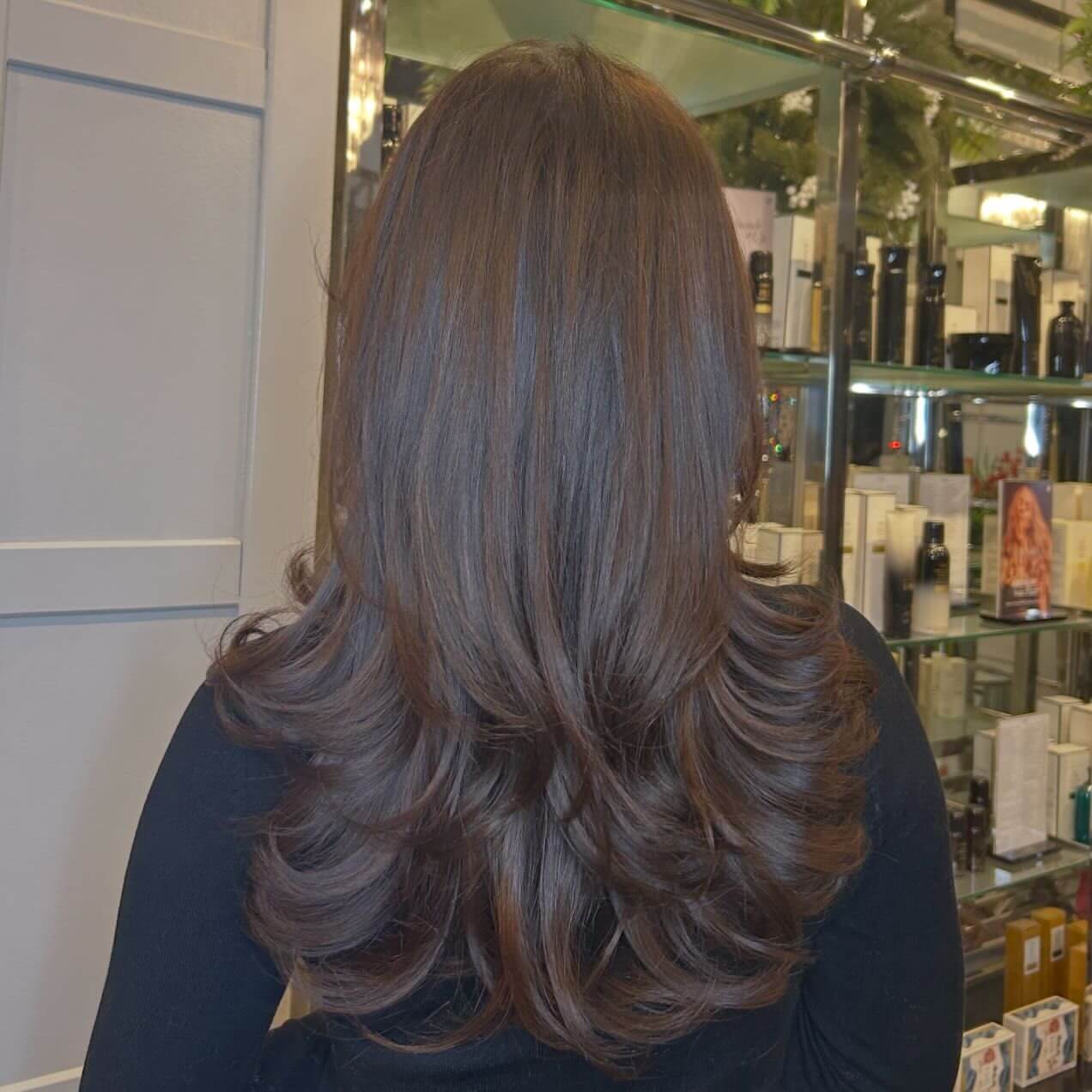 Long dark curls with 90s layered elegance