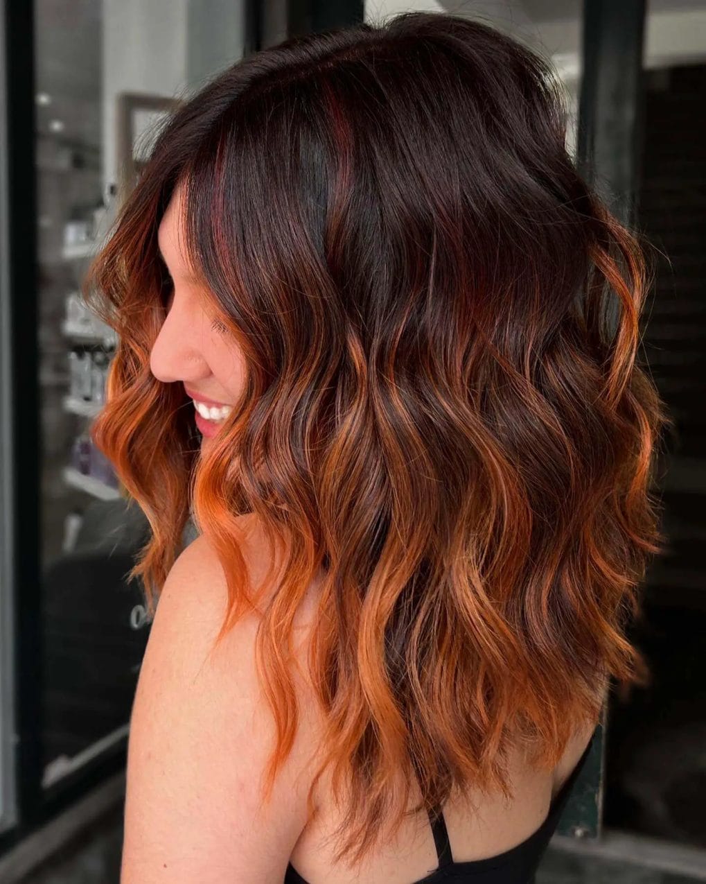 Modern lob in copper and caramel gradient with playful waves.