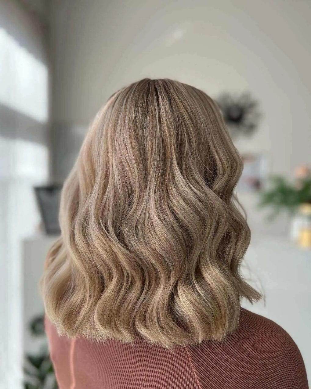 Natural-looking muted blonde bob with gentle waves
