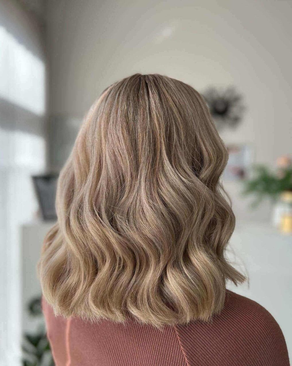 Natural-looking muted blonde bob with gentle waves