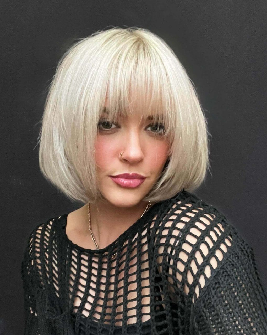Blunt platinum blonde bob with straight bangs and edgy texture 25 platinum-blonde-bob-straight-bangs