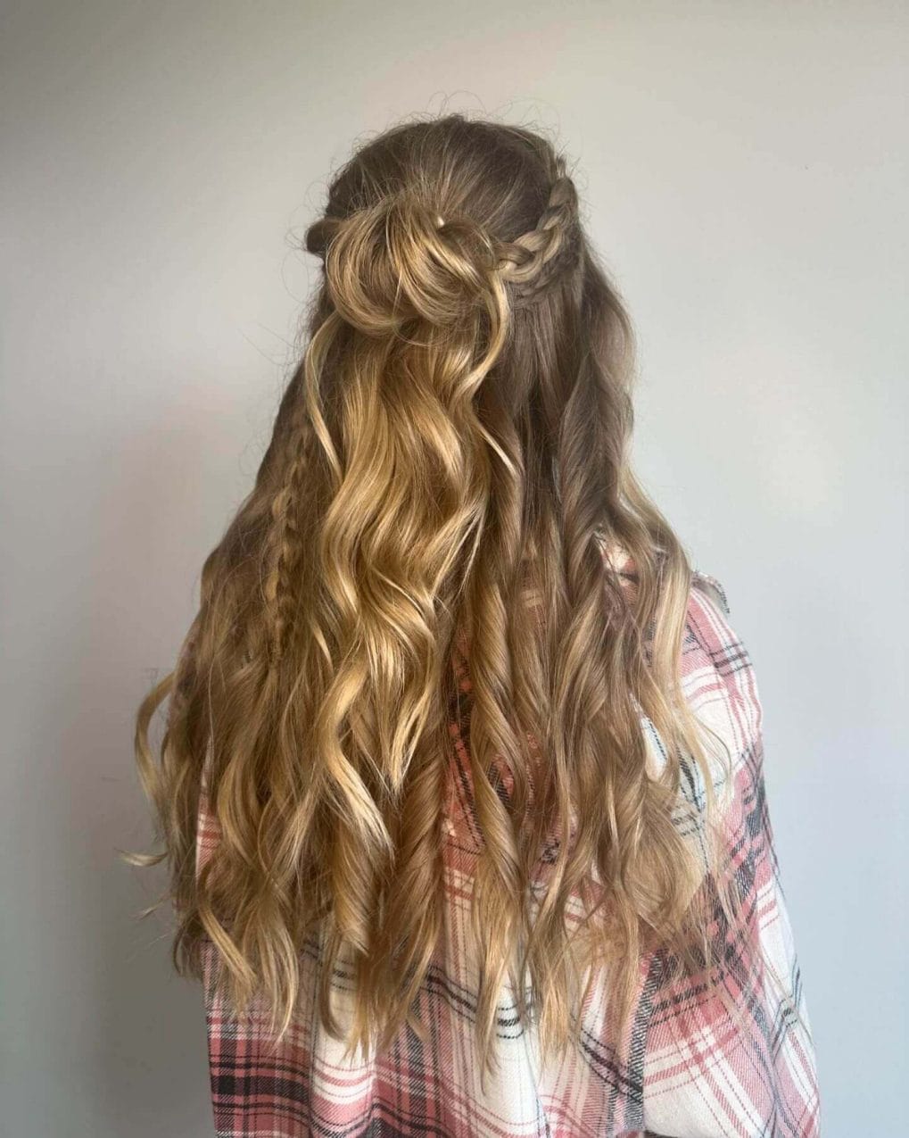 Playful bun with light brown and blonde waves