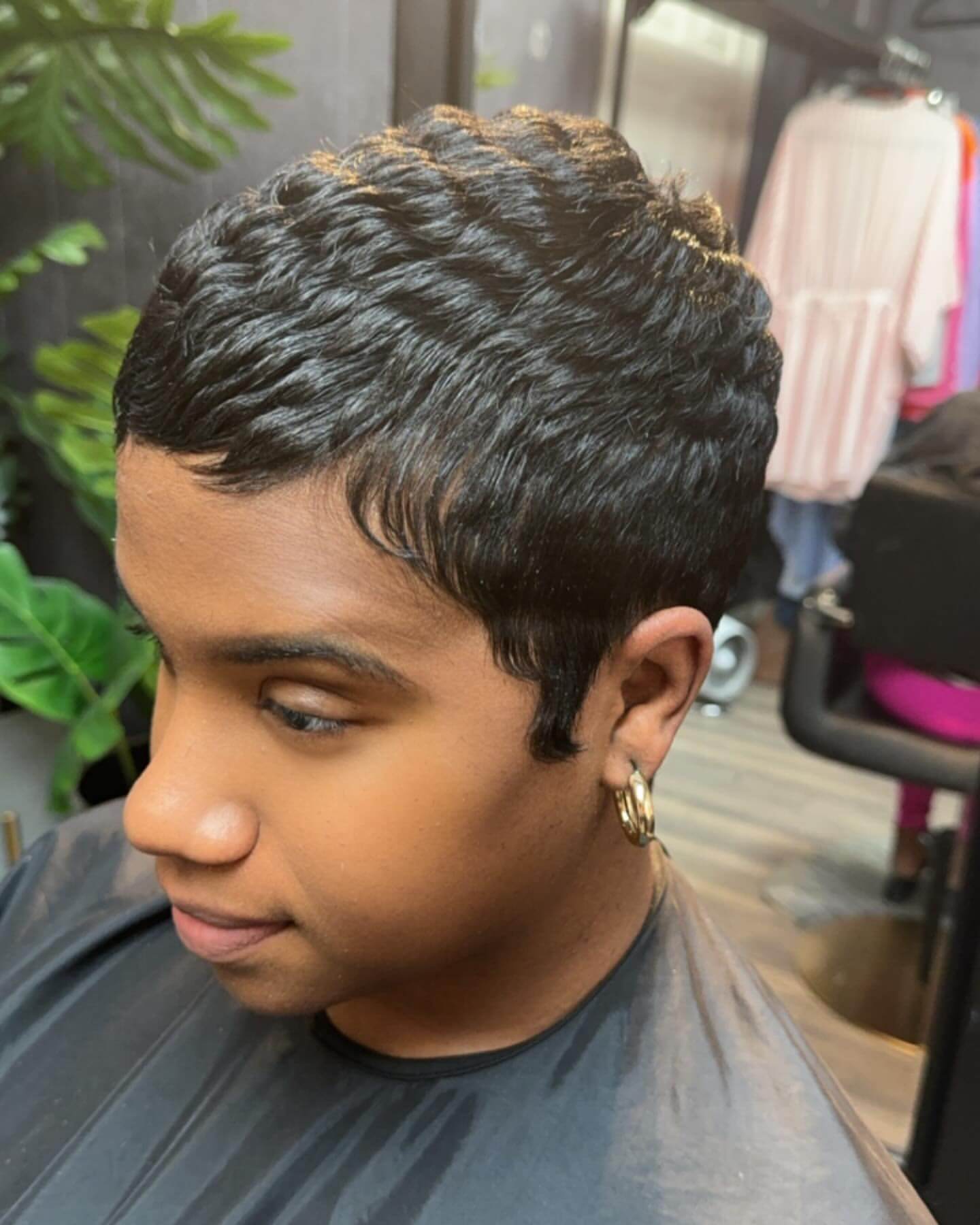 Polished wavy short cut with clean trim