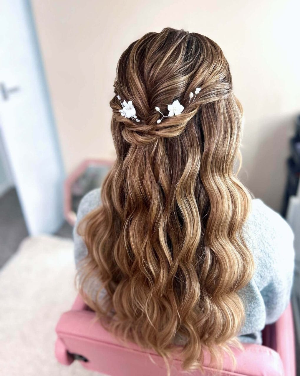 Romantic waves with delicate floral accents