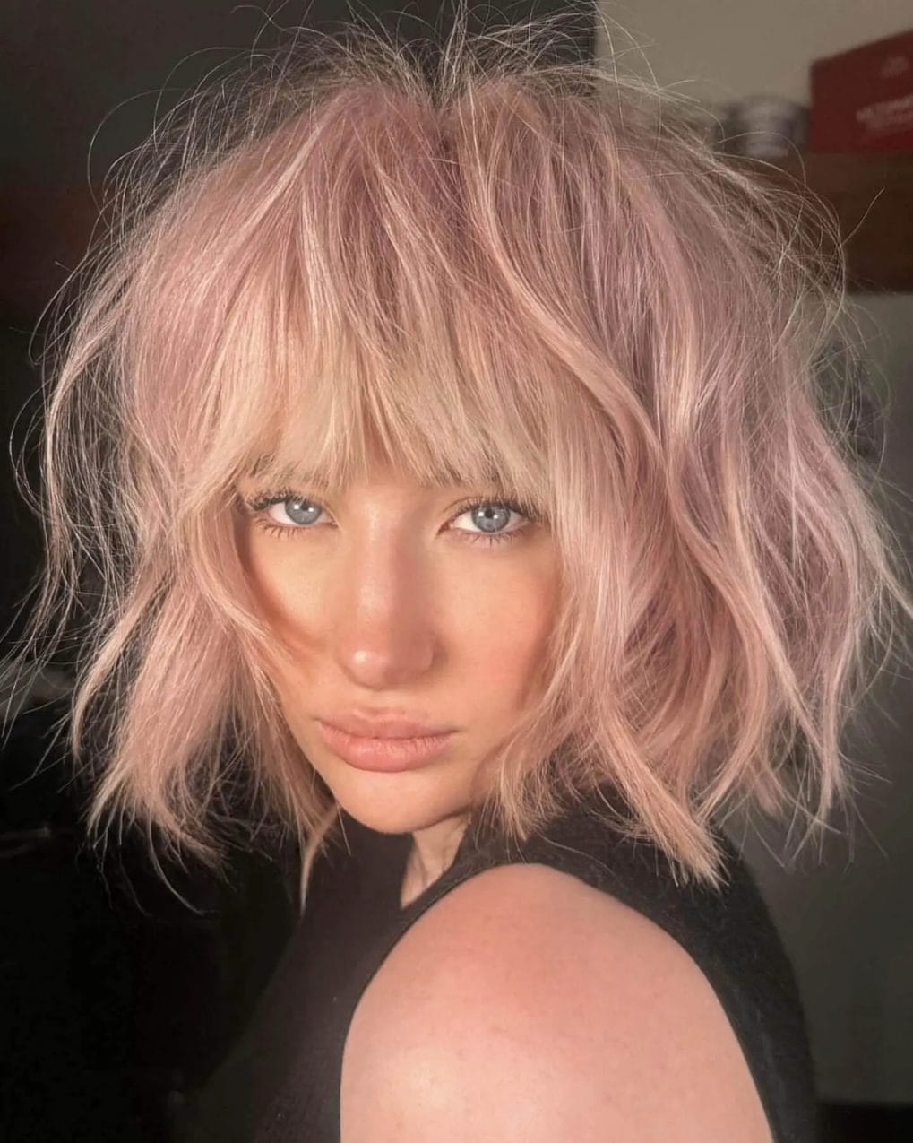 Dreamy rose-tinted shaggy bob with whimsical waves and soft fringe