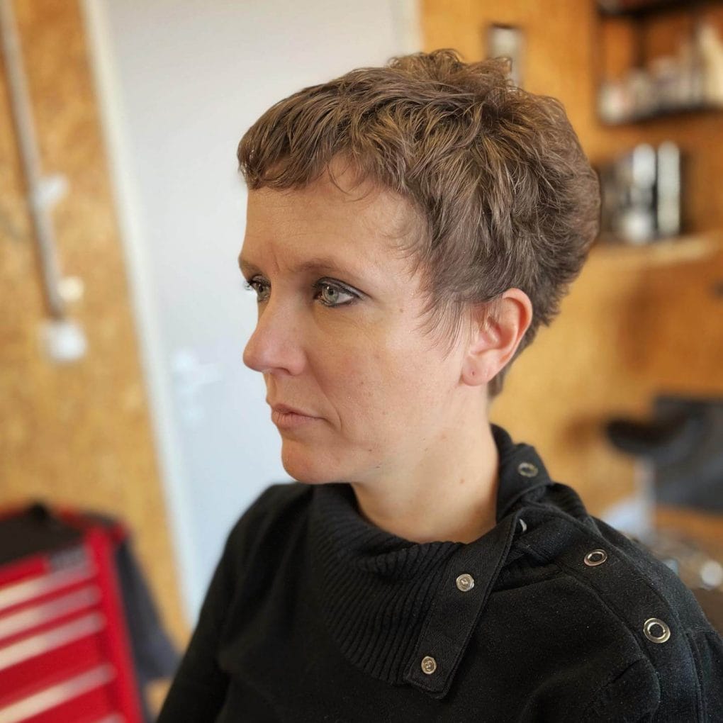 Modern icy bleached wavy pixie.