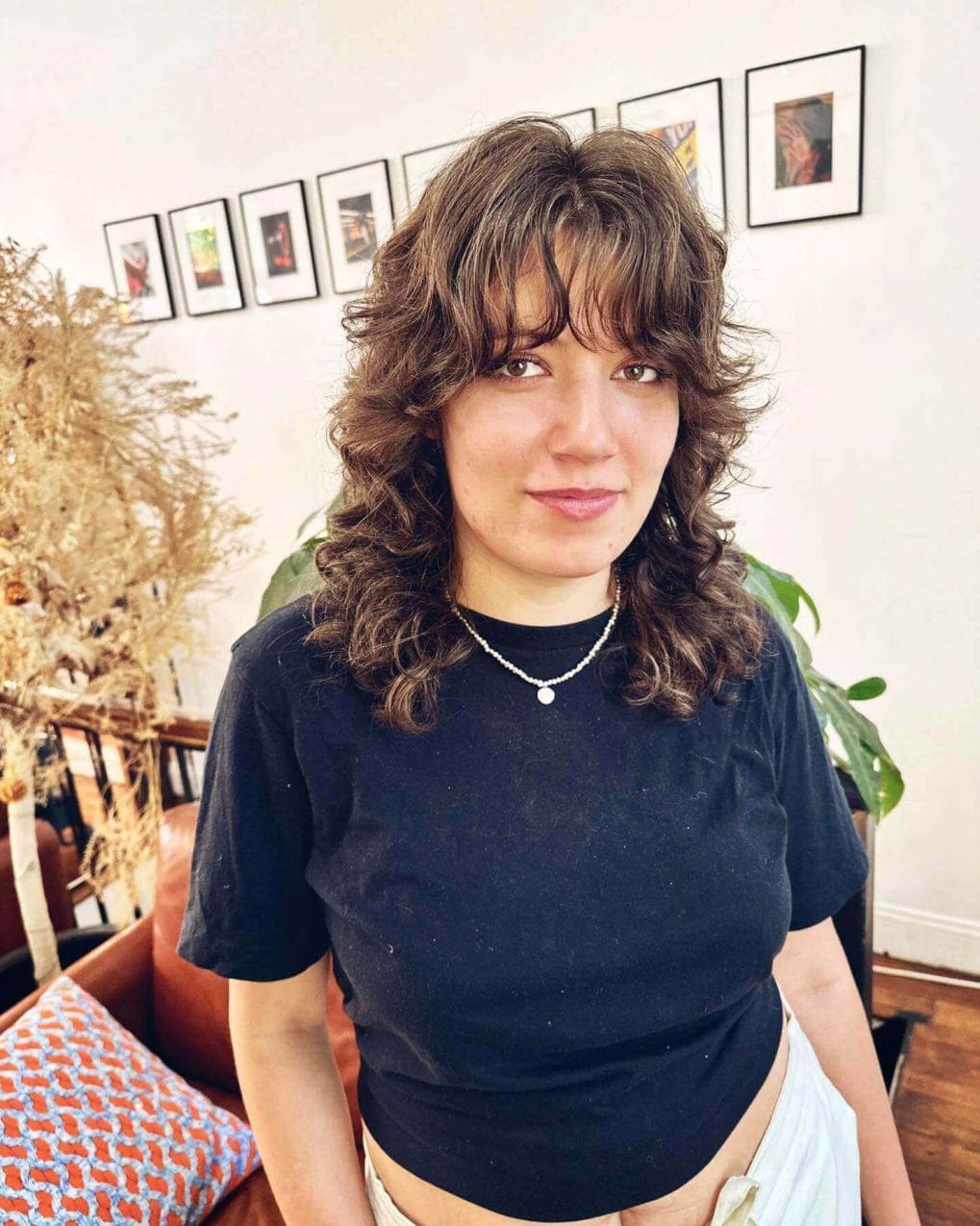 Bouncy curls with feathered see-through bangs