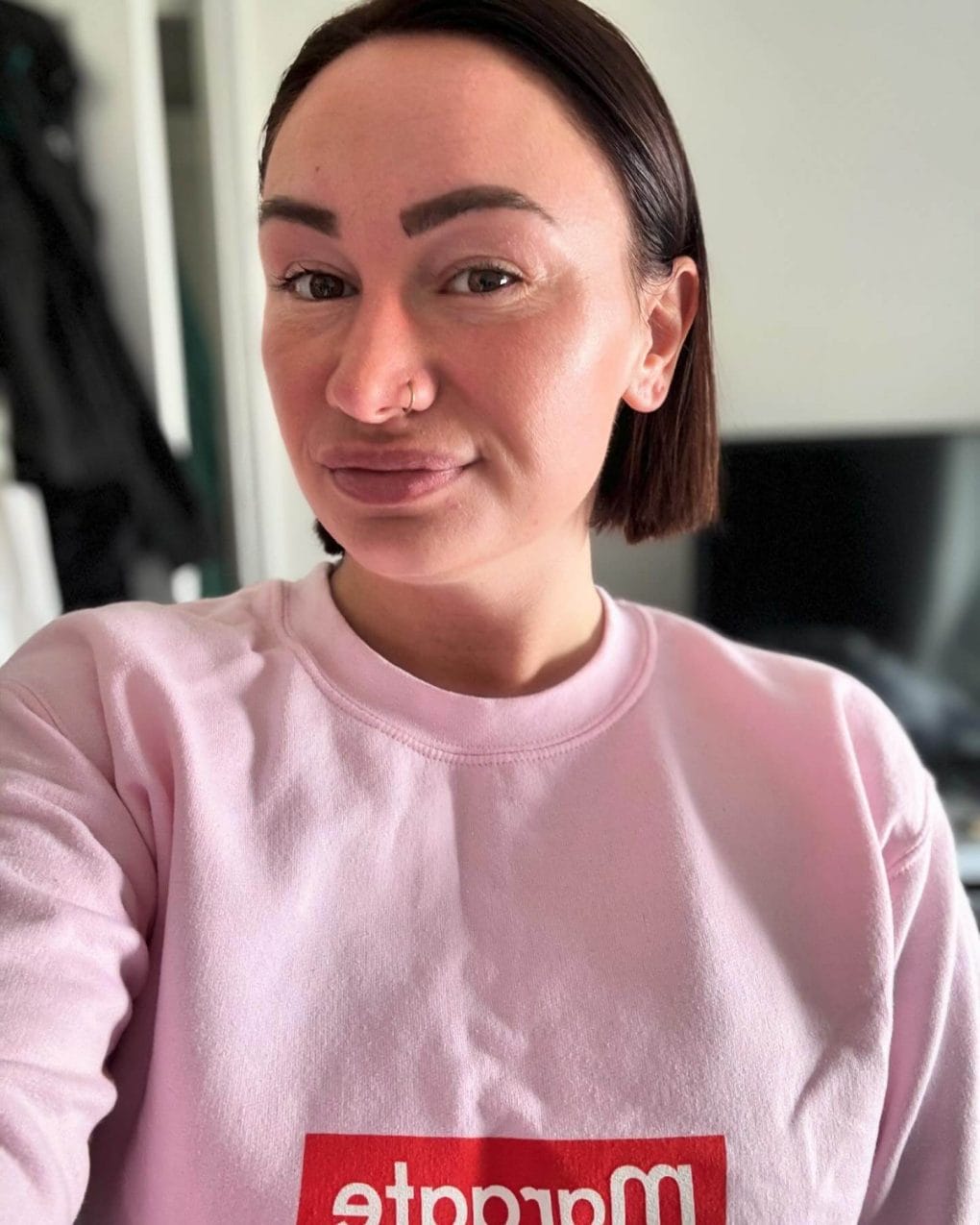 Polished chin-length bob transitioning from dark to chestnut