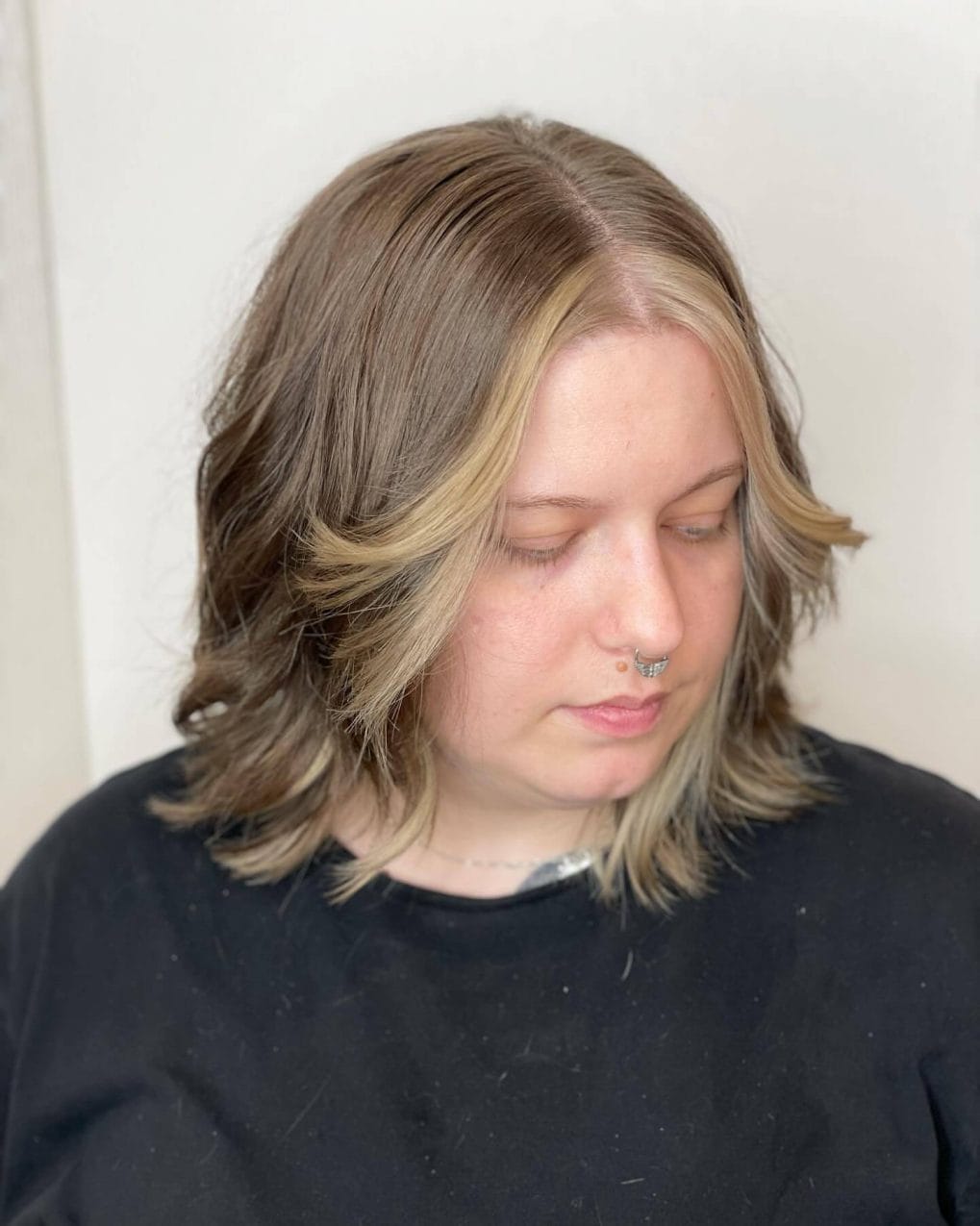 Soft wavy cut with bright highlights and curtain bangs