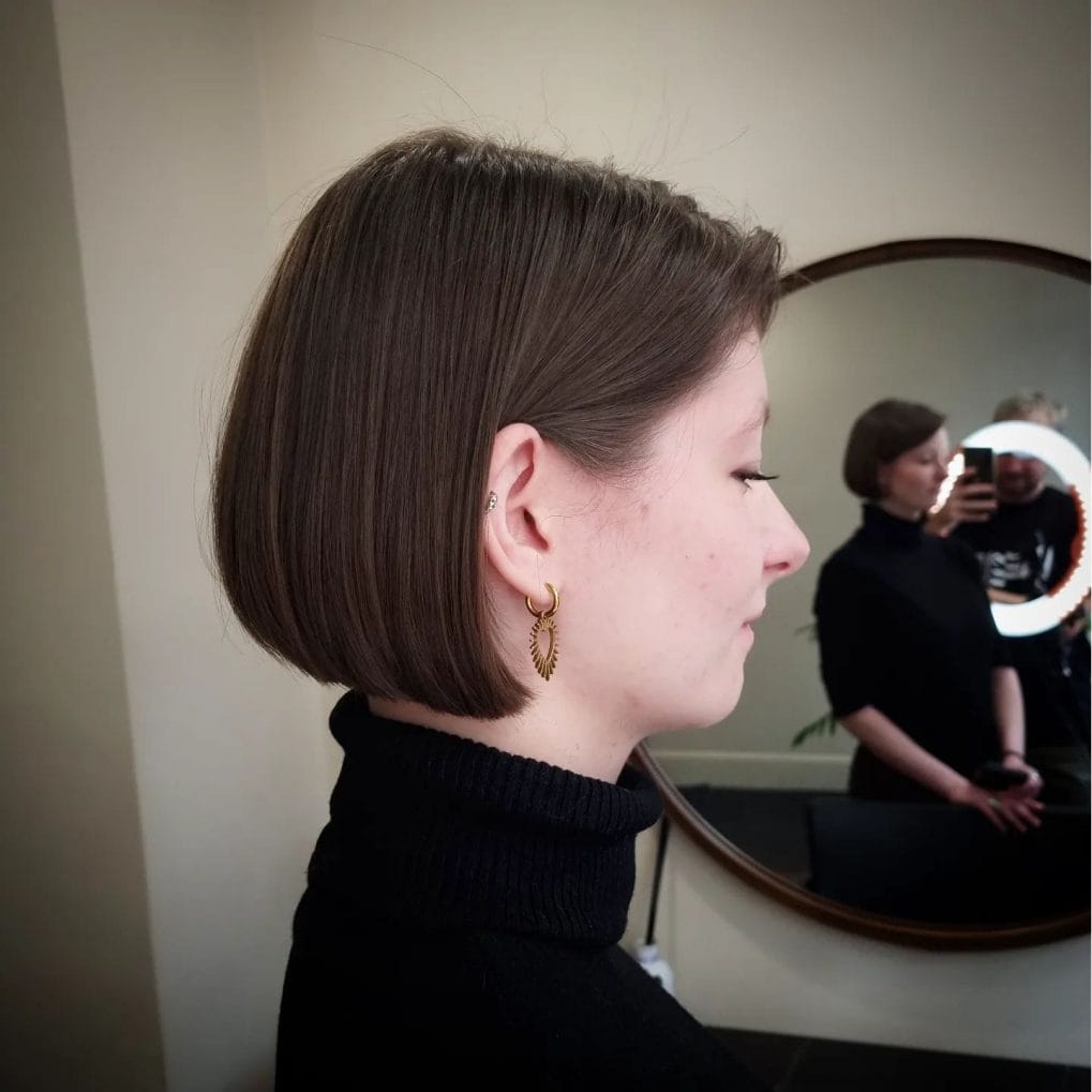 Chocolate brown '90s bob with sophisticated straight cut and subtle side parting