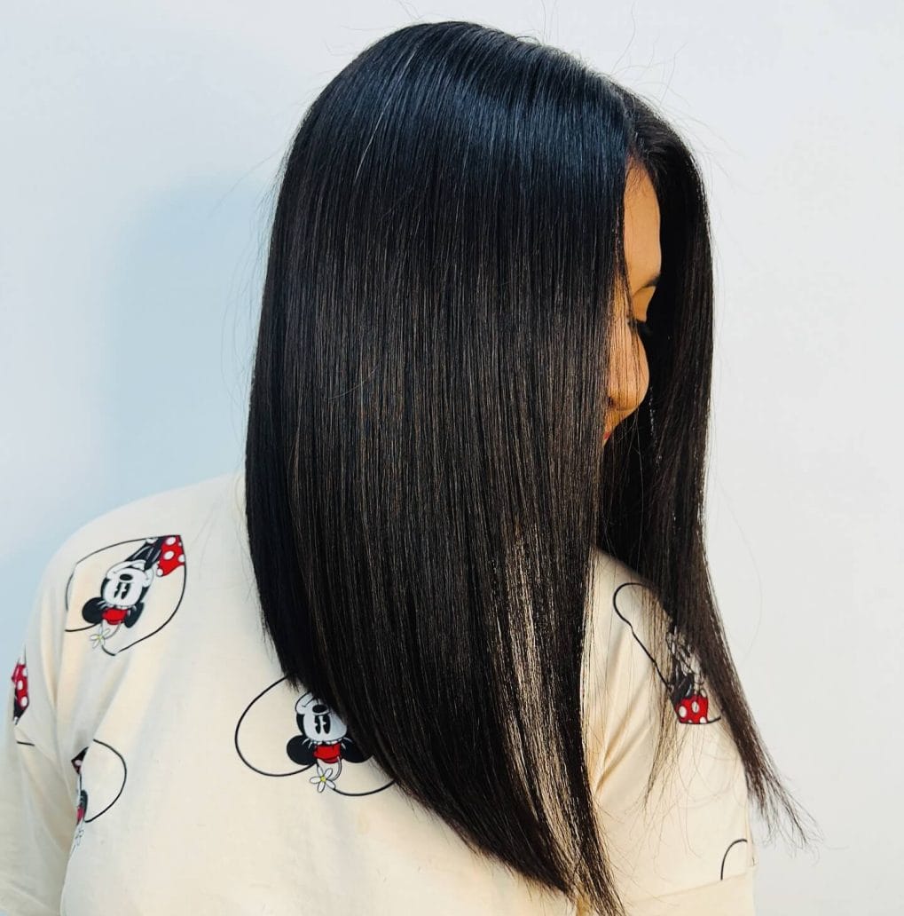 Classic long straight cut in jet-black for fullness