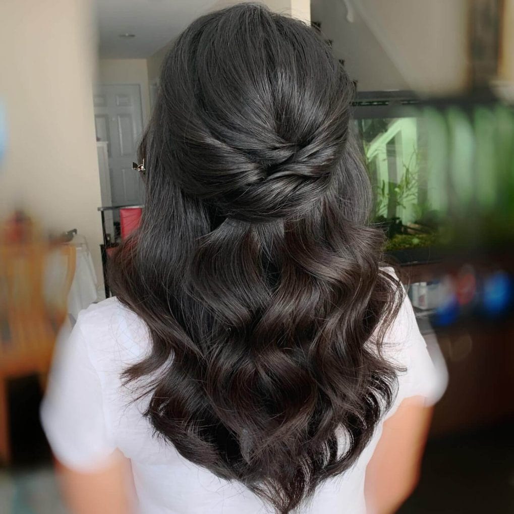 Twisted elegant waves with glossy black finish