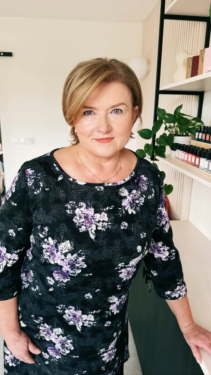 Side-swept warm brunette bob with hint of layering