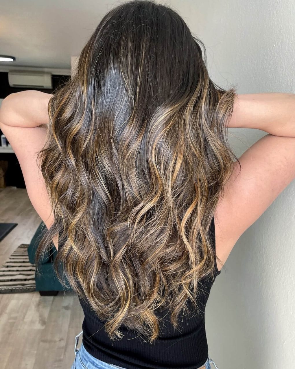 Wavy hair with dark brown and caramel balayage highlights